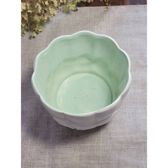 Vintage Red Wing Planter 1403, Art Pottery Pot, Scalloped Edge Leaf - Picture 2 of 4